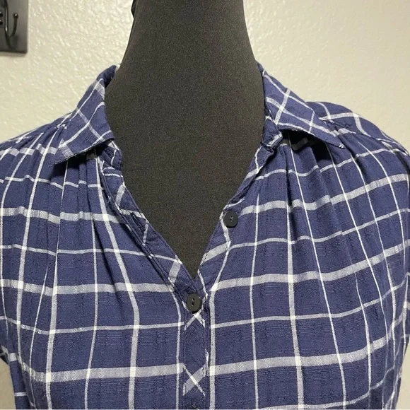 Universal Thread Women’s Short Sleeve Button Up Plaid Top SMALL - Picture 2 of 5